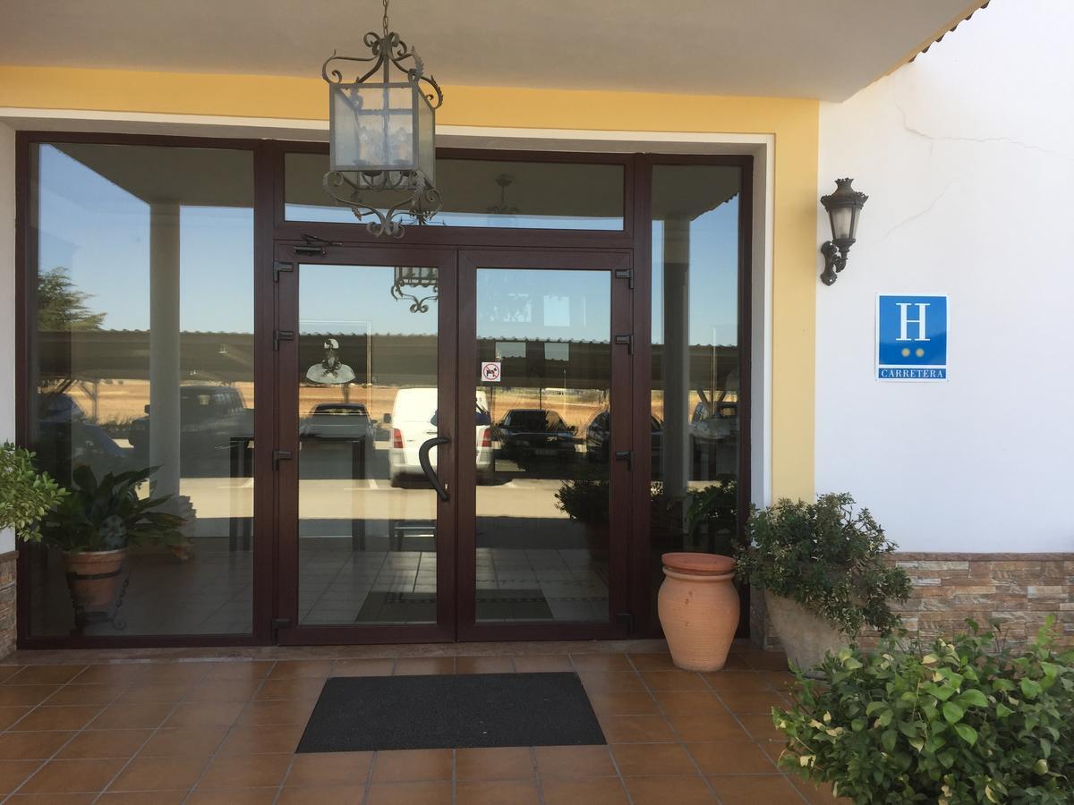 Hotel El Capricho Villanueva del Trabuco Exterior photo